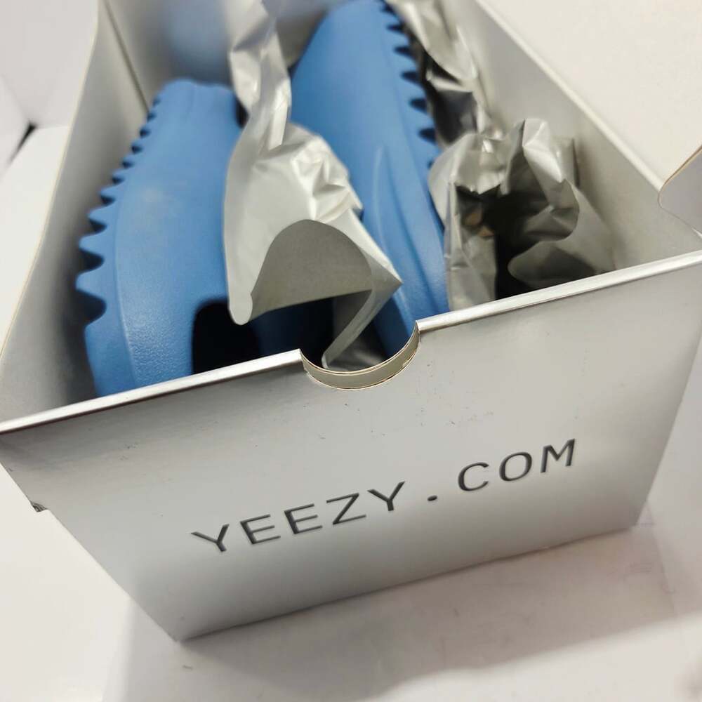 Yeezy Slides Blue - Picture 3 of 7